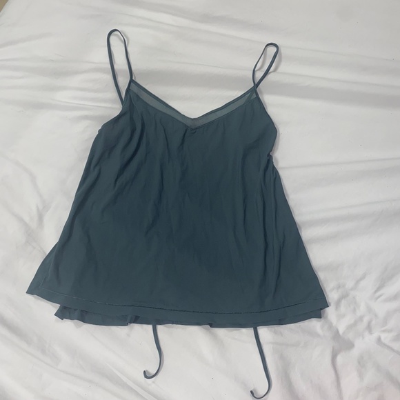 LuLu Lemon Workout Top Size 4 - Picture 1 of 4